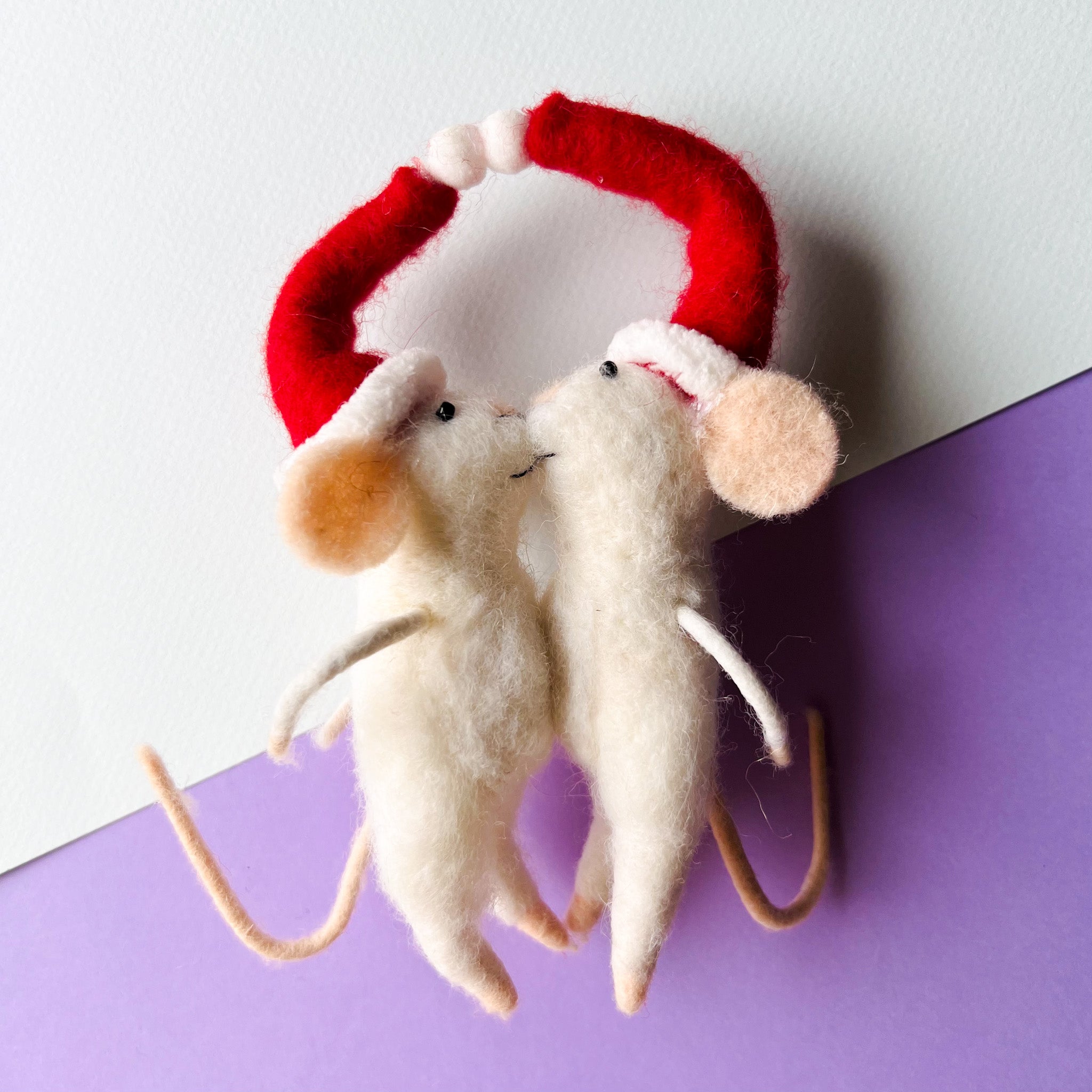 KISSING MICE IN SANTA HATS ORNAMENT