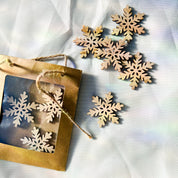 WOOD SNOWFLAKE CONFETTI