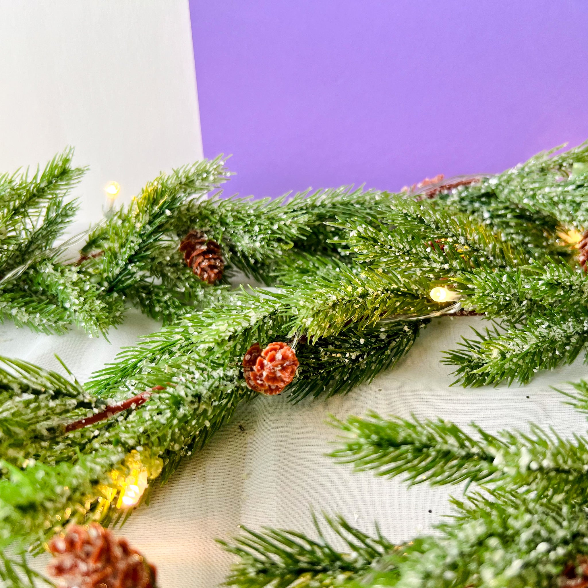 FROSTED LED GARLAND