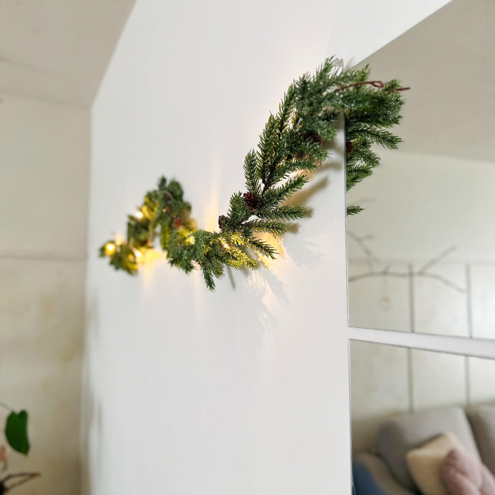FROSTED LED GARLAND