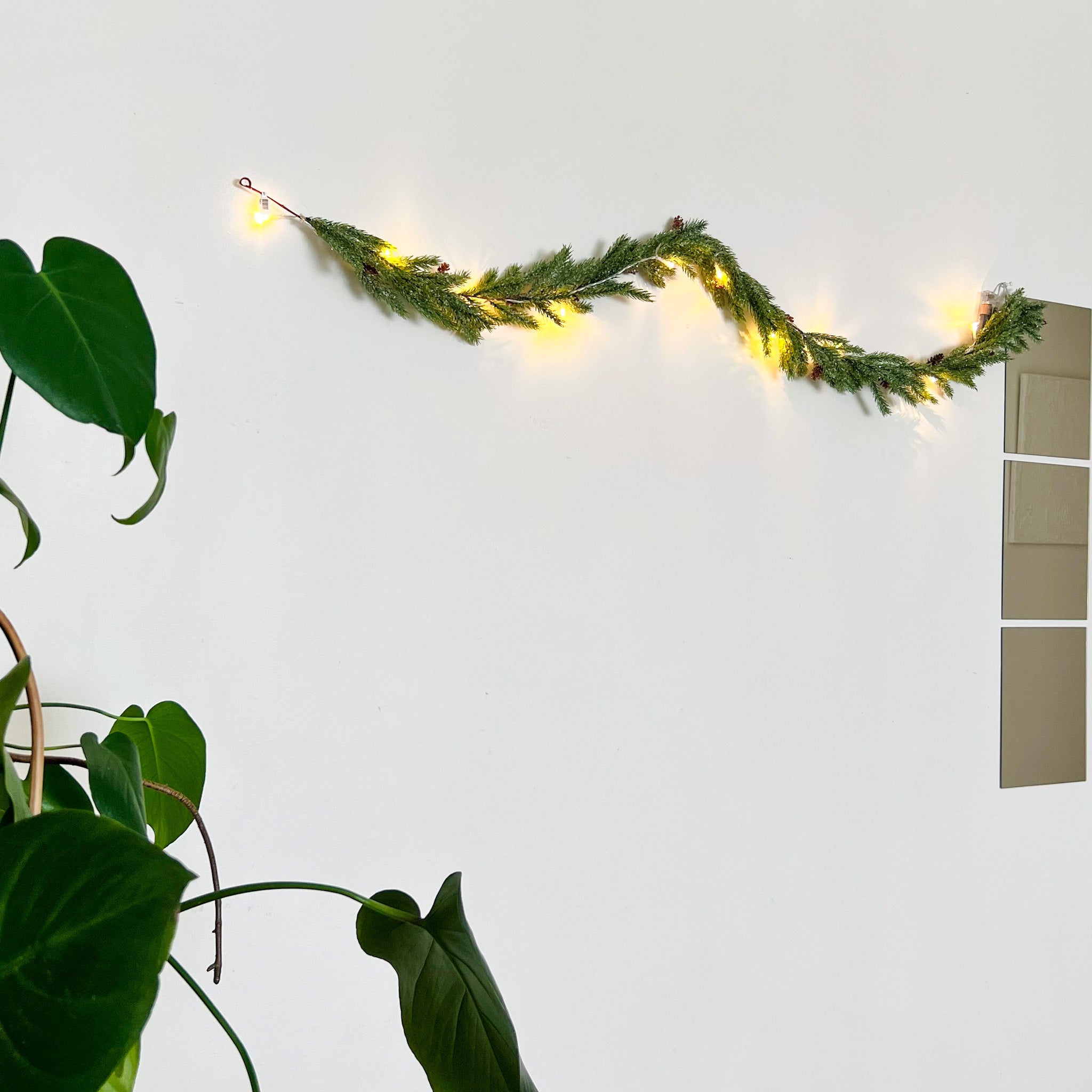 FROSTED LED GARLAND