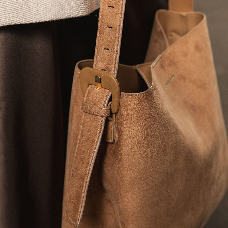 PEYTON SHOULDER BAG in SUEDE HONEY by LOUENHIDE