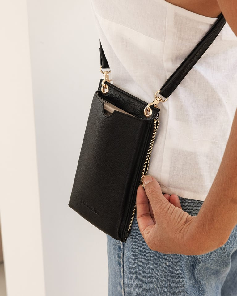 louehide purse in black on white background