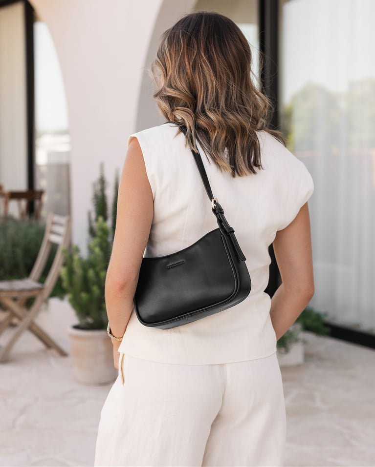 IVY SHOULDER BAG by in BLACK LOUENHIDE
