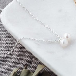 SILVER & WHITE PEARL FRIENDSHIP NECKLACE by GLEE JEWELRY