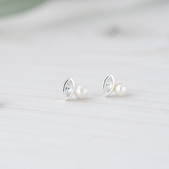 SILVER, WHITE PEARL & CLEAR CRYSTAL FLAWLESS STUDS by GLEE JEWELRY